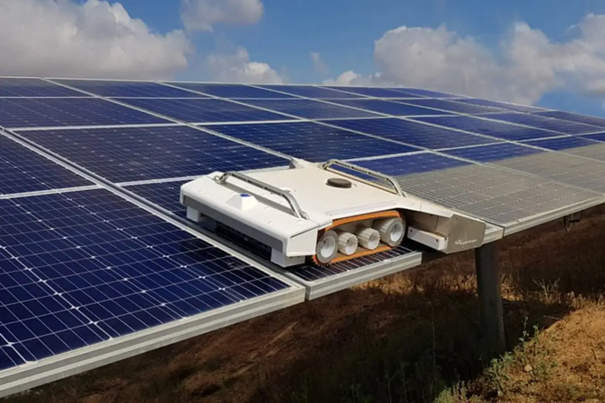 🌞 How Future Solar Panels Will Self-Clean and Auto-Track the Sun