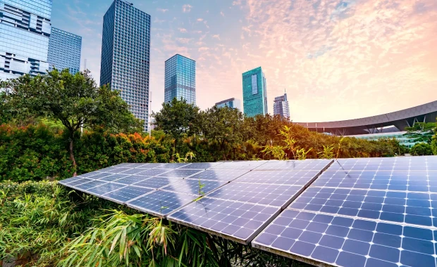 🌇 The Rise of Urban Solar Farms: Powering Cities Sustainably